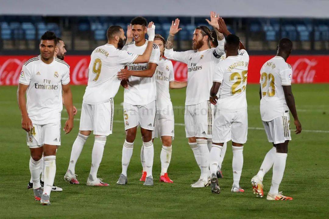 22／23赛季以来顶级前锋越位数：哈兰德仅18次，C罗143次