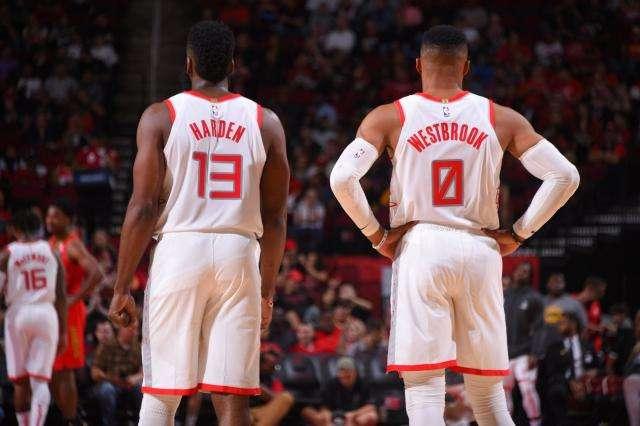 意甲10月最佳球员候选：恰尔汗奥卢、莱奥、安古伊萨在列（意甲10月最佳球员提名：恰尔汗奥卢、莱奥、安古伊萨入围）