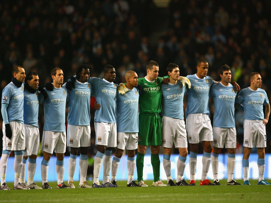 得分机器！史密斯半场11中7&三分7中4砍下19分7板3助（手感火热！史密斯半场11投7中、三分7投4中，轰下19分7篮板3助攻）