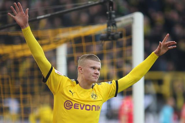 记者：邵佳一探班U22国足训练，与主帅安东尼奥相谈甚欢（记者：邵佳一探营U22国足训练，与主帅安东尼奥交流愉快）