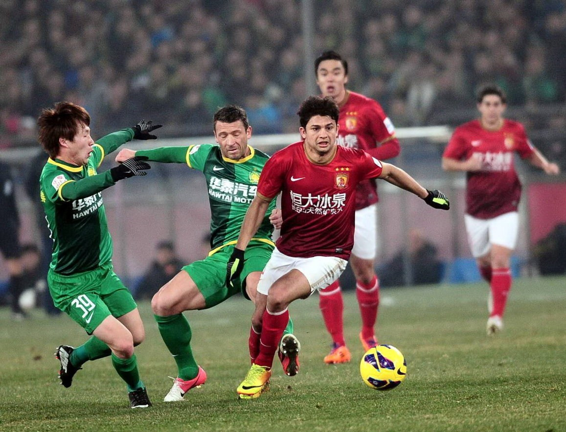 穆勒：越接近决赛看球的人越多，在数万球迷面前踢球令我兴奋（穆勒：越临近决赛观赛人数越多，置身万人面前比赛让我更兴奋）